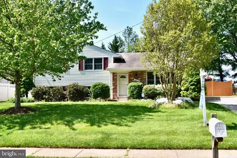 14717 Algretus Dr, Centreville, VA 20120