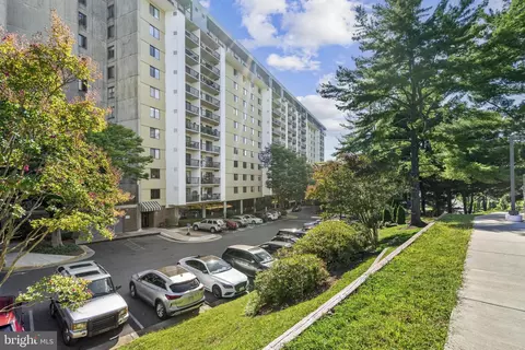 3800 Powell Ln #703, Falls Church, VA 22041