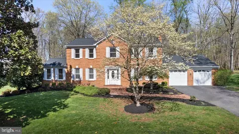 905 Holly Creek Dr, Great Falls, VA 22066