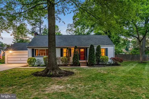 8808 Oak Leaf Dr, Alexandria, VA 22309