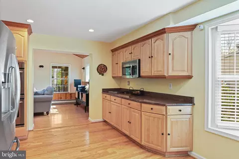 8704 Parliament Dr, Springfield, VA 22151 photo 10