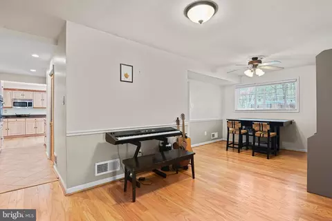8704 Parliament Dr, Springfield, VA 22151 photo 18