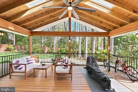 8704 Parliament Dr, Springfield, VA 22151 photo 15