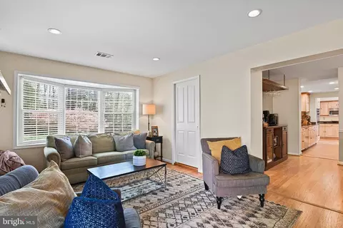 8704 Parliament Dr, Springfield, VA 22151 photo 23