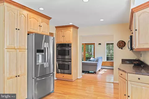 8704 Parliament Dr, Springfield, VA 22151 photo 9