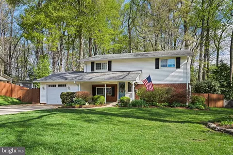 8704 Parliament Dr, Springfield, VA 22151 photo 2