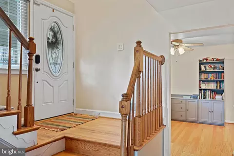 8704 Parliament Dr, Springfield, VA 22151 photo 4