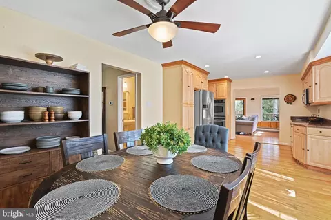 8704 Parliament Dr, Springfield, VA 22151 photo 8
