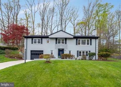 5820 Bush Hill Dr, Alexandria, VA 22310