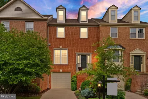 12015 Johns Pl, Fairfax, VA 22033