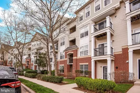 11321 Aristotle Dr #3-204, Fairfax, VA 22030