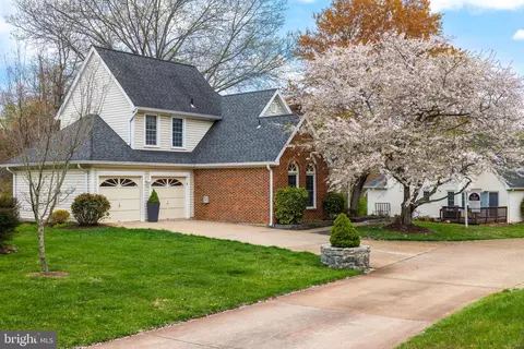 3224 Kinross Cir, Herndon, VA 20171