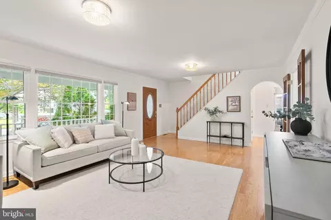 13120 Pennypacker Ln, Fairfax, VA 22033