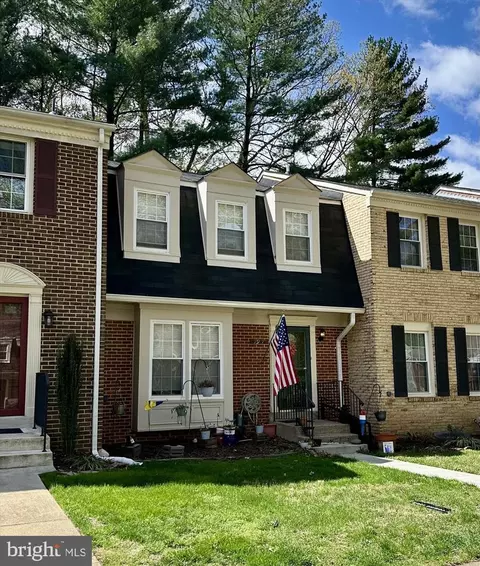 7917 Treeside Ct, Springfield, VA 22152