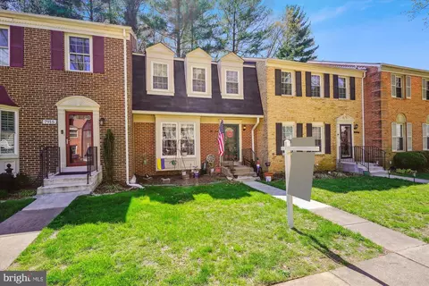 7917 Treeside Ct, Springfield, VA 22152 photo 2