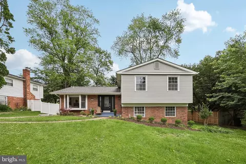 4907 Chanticleer Ave, Annandale, VA 22003