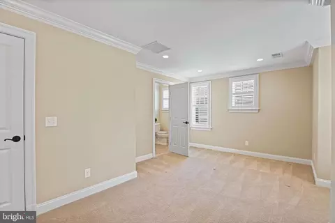 Bedroom - 6535 Fairlawn Dr, Mclean, VA 22101 photo 9 of 13
