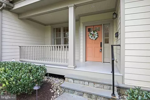 Exterior - 6535 Fairlawn Dr, Mclean, VA 22101 photo 2 of 6