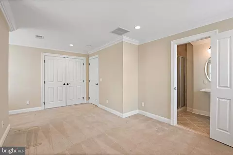 Bedroom - 6535 Fairlawn Dr, Mclean, VA 22101 photo 10 of 13