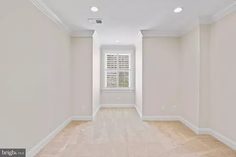 Bedroom - 6535 Fairlawn Dr, Mclean, VA 22101 photo 5 of 13
