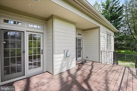 Exterior - 6535 Fairlawn Dr, Mclean, VA 22101 photo 4 of 6
