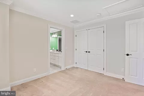 Bedroom - 6535 Fairlawn Dr, Mclean, VA 22101 photo 4 of 13