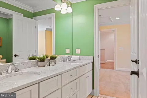 Bath - 6535 Fairlawn Dr, Mclean, VA 22101 photo 7 of 11