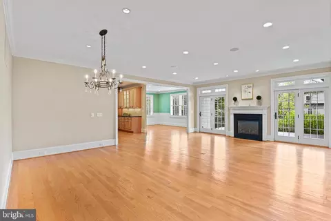 Living - 6535 Fairlawn Dr, Mclean, VA 22101 photo 1 of 6
