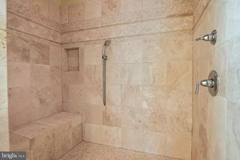 Bath - 6535 Fairlawn Dr, Mclean, VA 22101 photo 4 of 11
