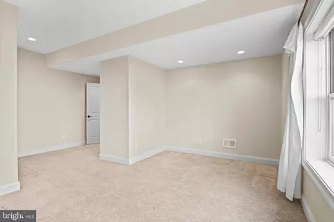 Bedroom - 6535 Fairlawn Dr, Mclean, VA 22101 photo 12 of 13