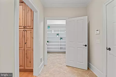 Entry Way - 6535 Fairlawn Dr, Mclean, VA 22101 photo 5 of 7