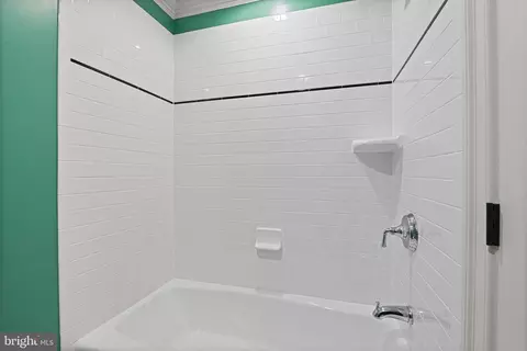 Bath - 6535 Fairlawn Dr, Mclean, VA 22101 photo 8 of 11