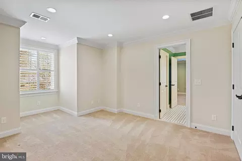 Bedroom - 6535 Fairlawn Dr, Mclean, VA 22101 photo 6 of 13