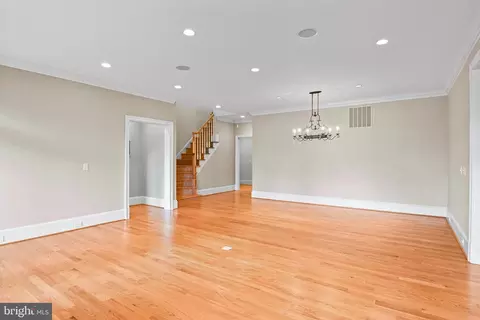 Living - 6535 Fairlawn Dr, Mclean, VA 22101 photo 3 of 6