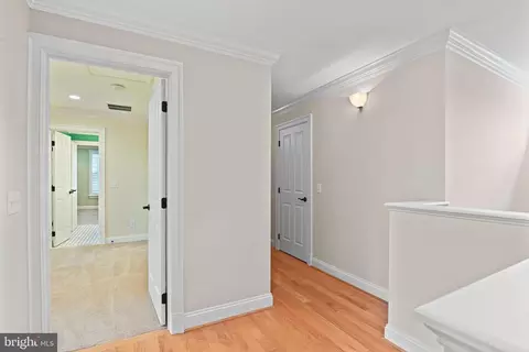 Entry Way - 6535 Fairlawn Dr, Mclean, VA 22101 photo 6 of 7