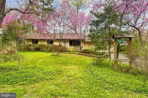 7241 Vellex Ln, Annandale, VA 22003
