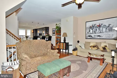 6356 Demme Pl, Springfield, VA 22150 photo 4