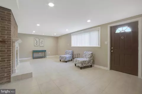 Living - 7536 Axton St, Springfield, VA 22151 photo 4 of 6