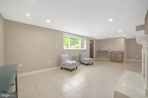 Living - 7536 Axton St, Springfield, VA 22151 photo 6 of 6