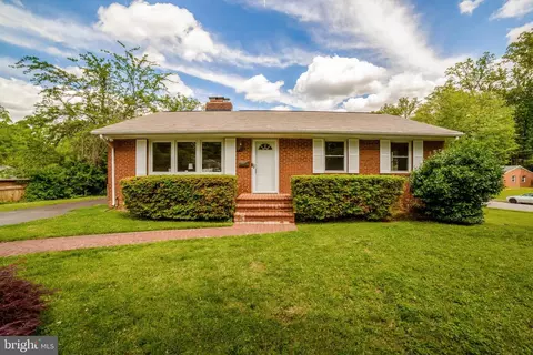 7536 Axton St, Springfield, VA 22151