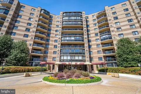 8380 Greensboro Dr #817, Mclean, VA 22102