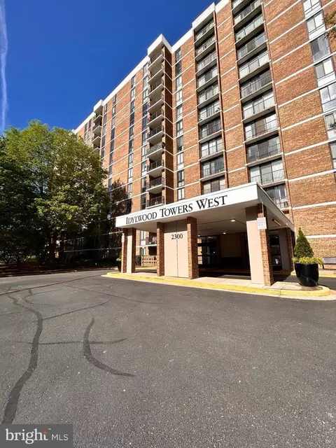 2300 Pimmit Dr #601, Falls Church, VA 22043