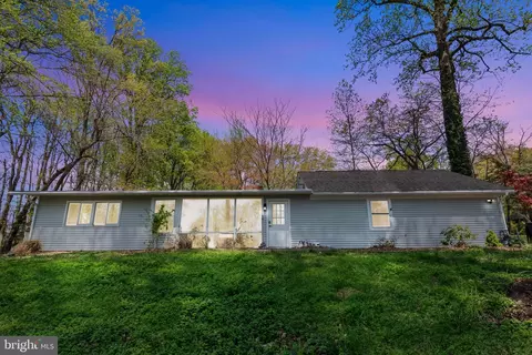 3026 Cedar Hill Rd, Falls Church, VA 22042