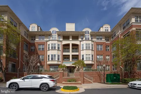 1860 Stratford Park Pl #212, Reston, VA 20190