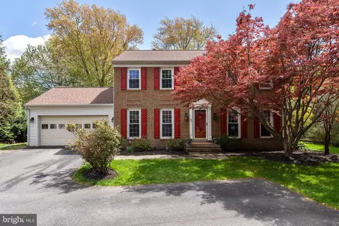 5556 Ann Peake Dr, Fairfax, VA 22032