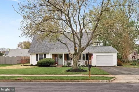 13219 Pleasantview Ln, Fairfax, VA 22033