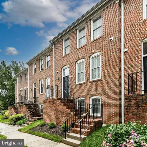 9644 Sutton Green Ct, Vienna, VA 22181
