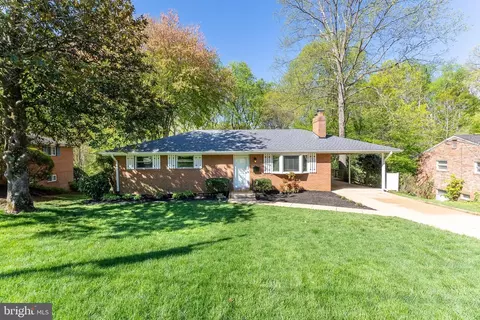 5610 Flag Run Dr, Springfield, VA 22151