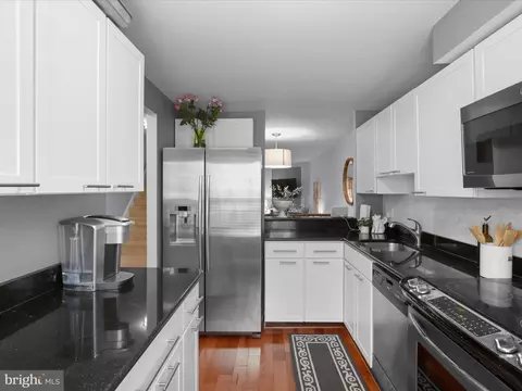 2161 Whisper Way, Reston, VA 20191 photo 6
