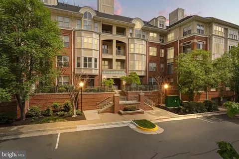 1860 Stratford Park Pl #202, Reston, VA 20190